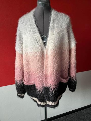 Vest zacht fluffy zalm / zwart maat 46+ . ZGAN  beschikbaar voor biedingen