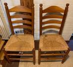 Opknappers: 2  grenen eettafel stoelen met rieten zitting, Huis en Inrichting, Stoelen, Riet of Rotan, Twee, Gebruikt, Bruin