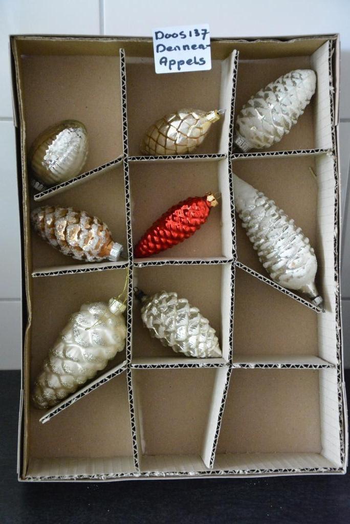 Dennenappels, doos 137, Diversen, Kerst, Gebruikt, Ophalen of Verzenden