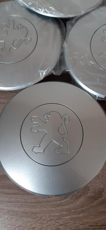 Wieldoppenset Peugeot Expert beschikbaar voor biedingen