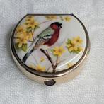 Emaille pillendoos rond 4 cm met vogel roodborst, Ophalen of Verzenden