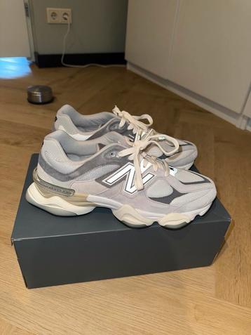 New belance 9060 grey  beschikbaar voor biedingen