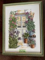 Doorkijkje met bloemen geborduurd en ingelijst, Ophalen of Verzenden, Zo goed als nieuw, Overige typen