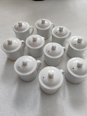 Servies items voor theeproeverij beschikbaar voor biedingen