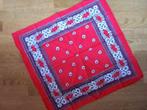 Rode bandana / zakdoek met wit en donkerblauw bloemmotief, Ophalen of Verzenden, Zo goed als nieuw, Overige maten, Sjaal