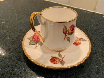 Vintage Royal Priory dale Theekop en Schotel met Roos Design beschikbaar voor biedingen