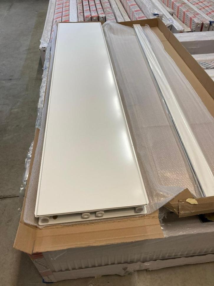 Brugman Verti M verticale vlakke radiatoren 1600/1800/2000, Doe-het-zelf en Verbouw, Verwarming en Radiatoren, Nieuw, Radiator