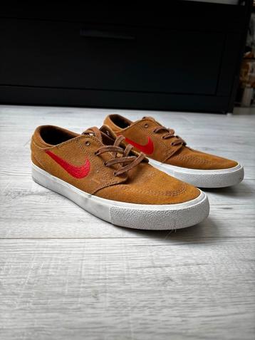 Nike Sneakers - Bruin - 1 keer Gedragen beschikbaar voor biedingen