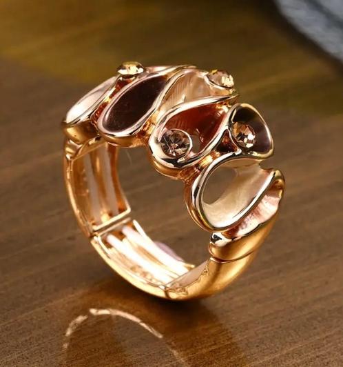 Elastische ring met strass en emaille, Sieraden, Tassen en Uiterlijk, Ringen, Nieuw, Dame, 18 tot 19, Goud, Overige materialen