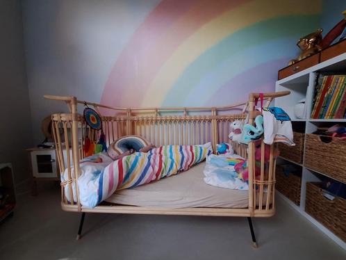 Prachtig gevlochten rotan meegroeibed, Kinderen en Baby's, Kinderkamer | Bedden, Zo goed als nieuw, 70 tot 85 cm, Matras, Ophalen