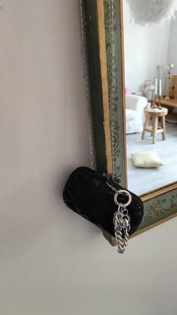 Clutch beschikbaar voor biedingen