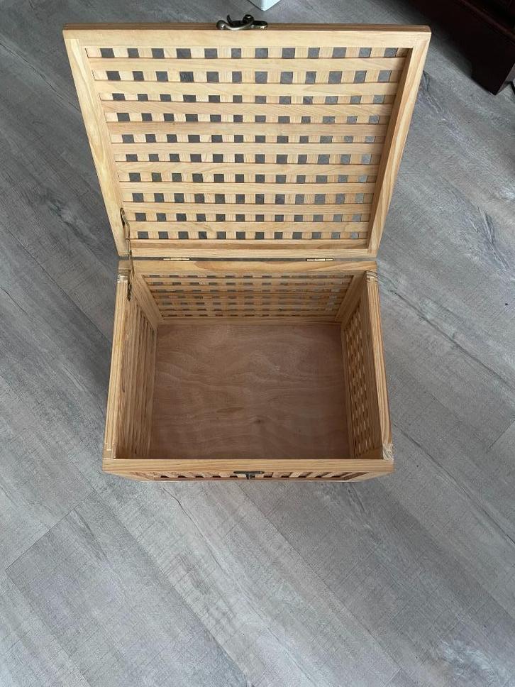 Houten opbergkistje met decoratief lattenpatroon, Huis en Inrichting, Woonaccessoires | Kisten, Gebruikt, 50 tot 75 cm, Minder dan 50 cm