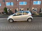 Toyota Aygo 2006 Grijs, Auto's, Toyota, Voorwielaandrijving, 4 stoelen, 68 pk, Origineel Nederlands