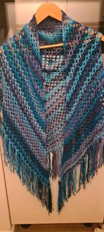 Gehaakte omslagdoek blauw/paars, Kleding | Dames, Handgemaakt, Ophalen of Verzenden, Zo goed als nieuw