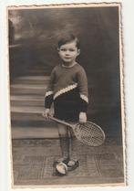 Fotokaart jongetje met tennisracket in zijn handen, 1960 tot 1980, Verzenden, Foto, Zo goed als nieuw