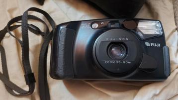 Analoge Fuji foto camera. beschikbaar voor biedingen