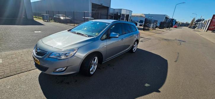 Opel Astra 1.4 74KW ST 2012 Grijs. NIEUW KOBLING., Auto's, Opel, Particulier, Astra, Benzine, Stationwagon, Handgeschakeld, Geïmporteerd