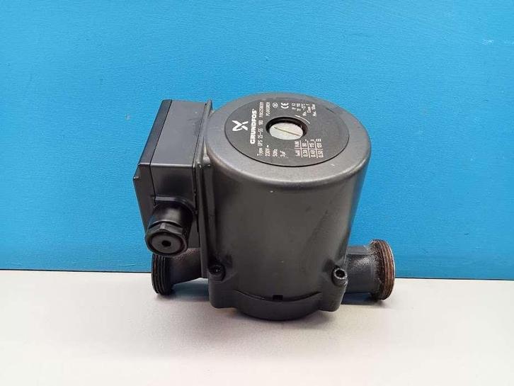 Cv pomp Grundfos UPS25-55-180, Doe-het-zelf en Verbouw, Verwarming en Radiatoren, Gebruikt, Cv-ketel of Combi-ketel
