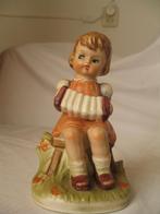 Beeldje Meisje met Harmonica Vintage, Verzamelen, Beelden en Beeldjes, Ophalen of Verzenden, Zo goed als nieuw, Mens