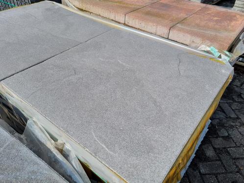 Effen grijs natuursteen reliëf terrastegels 60x60x4 s-partij, Tuin en Terras, Tegels en Klinkers, Nieuw, Terrastegels, Beton, 10 m² of meer