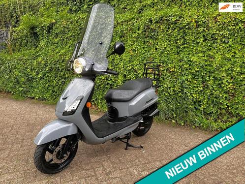 SYM Fiddle 2 Rich Grey SMOKE LED 45km BETAAL met in3, Fietsen en Brommers, Scooters | SYM, Gebruikt, Fiddle, Benzine