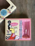 Retro 50s stijl boek cadeau box Milkshakes, shake it babe, Ophalen of Verzenden, Zo goed als nieuw, Taart, Gebak en Desserts