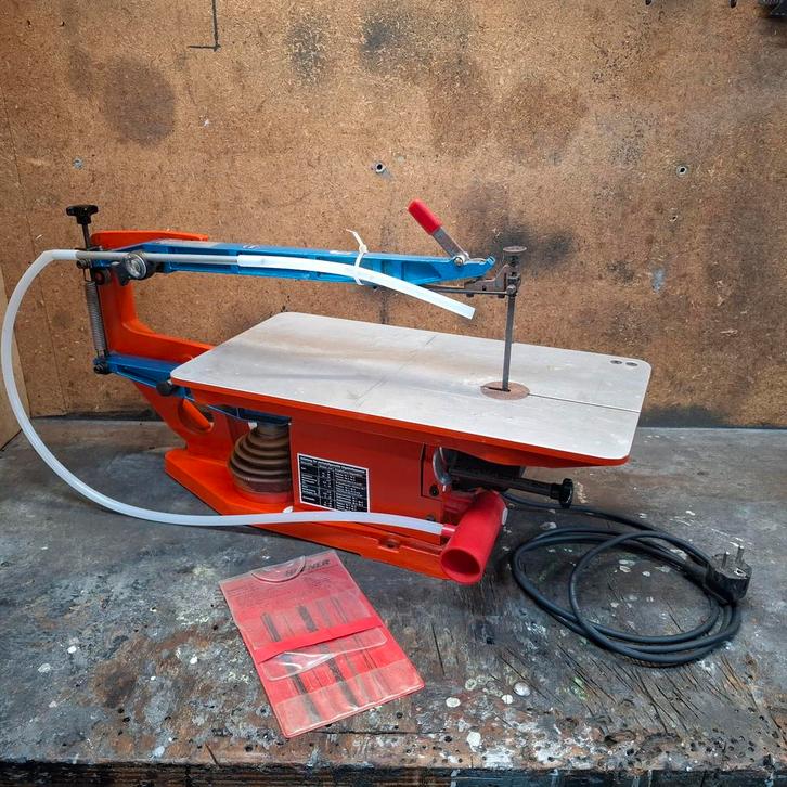 Professionele Hegner Multicut-2S Figuurzaag, Doe-het-zelf en Verbouw, Gereedschap | Zaagmachines, Gebruikt, Figuurzaag, Minder dan 600 watt