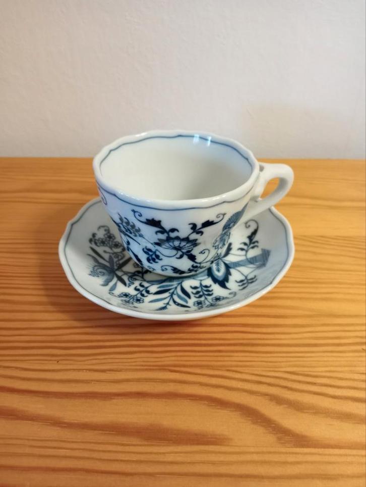 Blue Danube kop en schotel, Antiek en Kunst, Antiek | Servies los, Ophalen of Verzenden