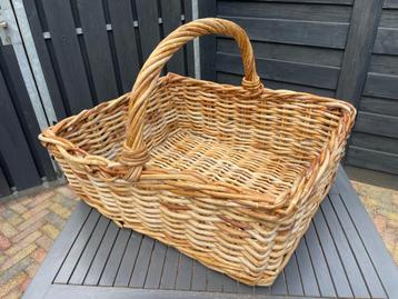 Rieten/Rotan  mand  🧺  beschikbaar voor biedingen