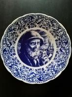 Sierborden Boch België; 39,5 cm Visser en vrouw met boek, Ophalen of Verzenden