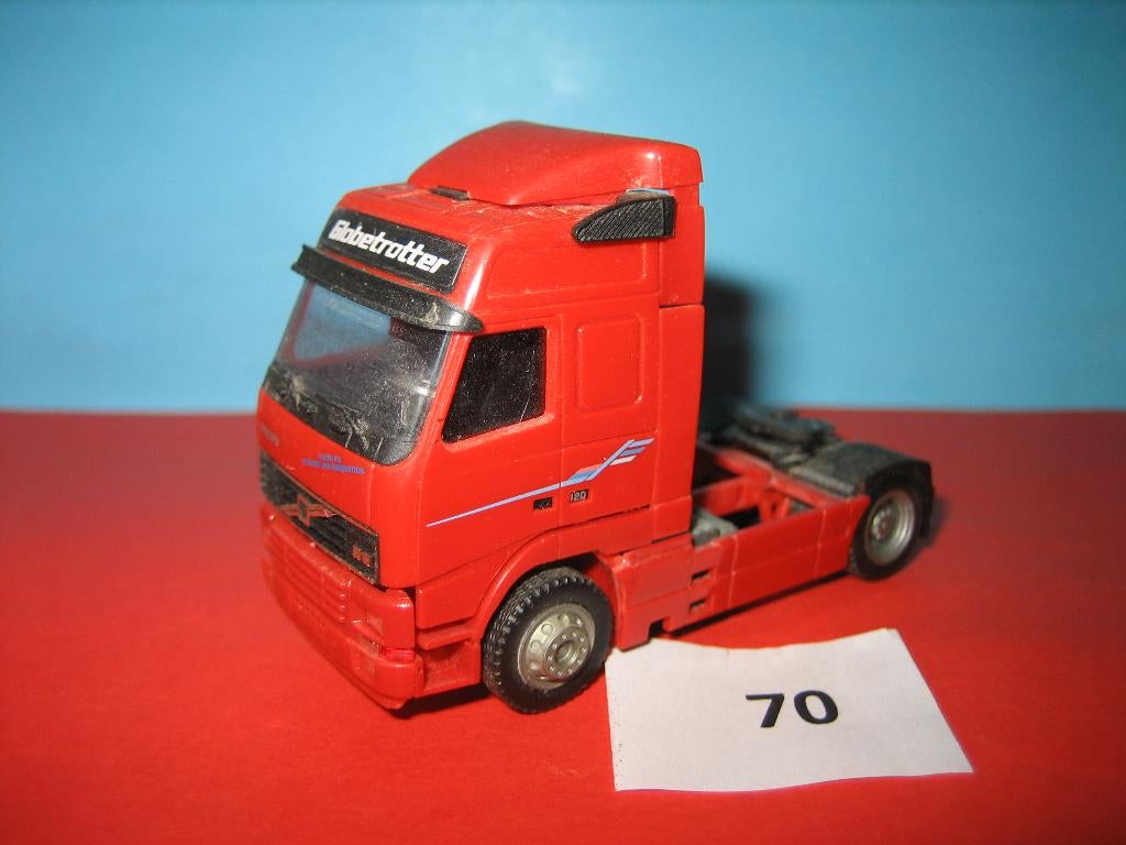 (T-4)  Kavel met losse  VOLVO  Truck`s  AWM / Albedo, Hobby en Vrije tijd, Ophalen of Verzenden, Zo goed als nieuw, Bus of Vrachtwagen