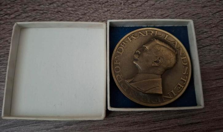 Karl Landsteiner Medaille - Nederlandse Rode Kruis, Postzegels en Munten, Penningen en Medailles, Brons, Nederland, Ophalen of Verzenden