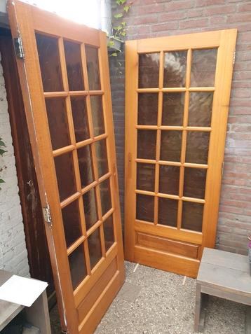 2 massief stompe deuren met ruitjes beschikbaar voor biedingen