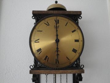 oude wand klok  beschikbaar voor biedingen