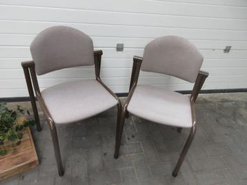 4 stapelbare zware keukenstoelen metaal met stof beschikbaar voor biedingen