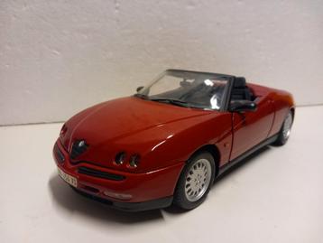 Alfa Romeo Spider cabriolet rood Maisto metal nobox 1:18 KRD beschikbaar voor biedingen