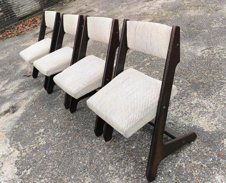 Set van vier vintage jaren 60/70 stoelen, Huis en Inrichting, Stoelen, Gebruikt, Vier, Hout, Stof, Ophalen