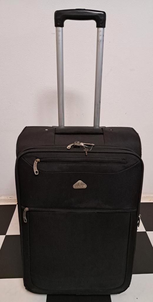 Modium koffer 63 cm met adres label binnenkant volledig gevo, Sieraden, Tassen en Uiterlijk, Koffers, Zo goed als nieuw, Hard kunststof