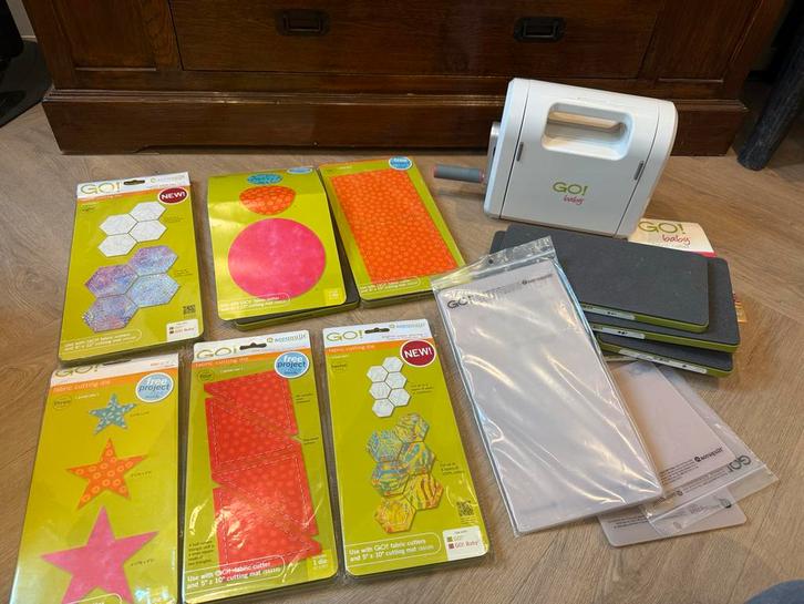 Accuquilt Baby Go + 10 Dies (5 Nieuw), Hobby en Vrije tijd, Knutselen, Gebruikt, Gereedschap of Toebehoren, Ophalen of Verzenden