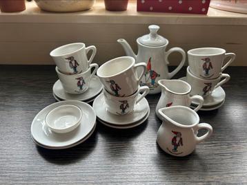 Schattig vintage piggelmee serviesje beschikbaar voor biedingen