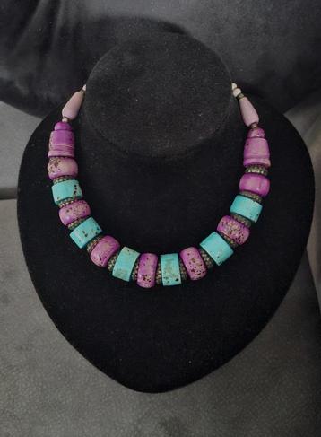 aparte ketting mooie kleurcombinatie beschikbaar voor biedingen