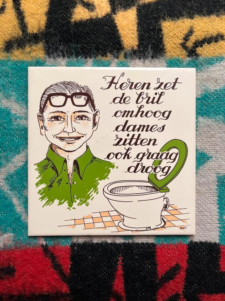 Vintage porseleinen wandtegel “WC”, Antiek en Kunst, Antiek | Wandborden en Tegels, Ophalen of Verzenden