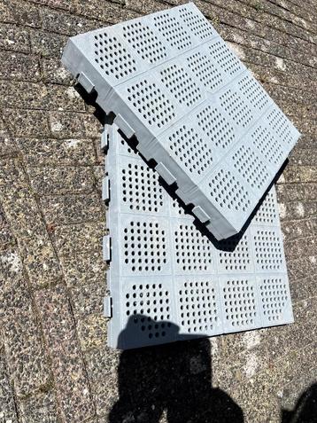 Koppelbaret tenttegels 40x40 25 stuks beschikbaar voor biedingen