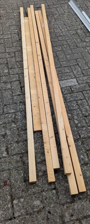 Vuren houten rachels beschikbaar voor biedingen