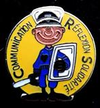 Communication Refletion Solidarite pin, Verzenden, Nieuw, Figuurtje, Speldje of Pin