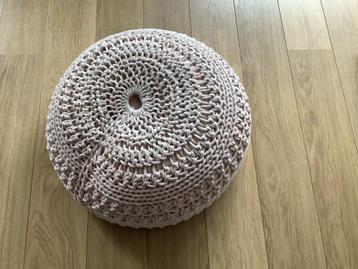 Lichtroze poef - beschikbaar voor biedingen