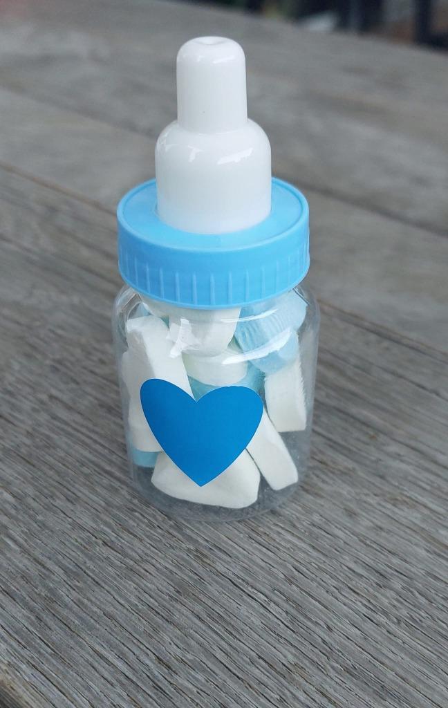 Geboorte en babyshower traktatie - flesje met snoepjes, Hobby en Vrije tijd, Feestartikelen, Nieuw, Feestartikel, Geboorte of Huwelijk