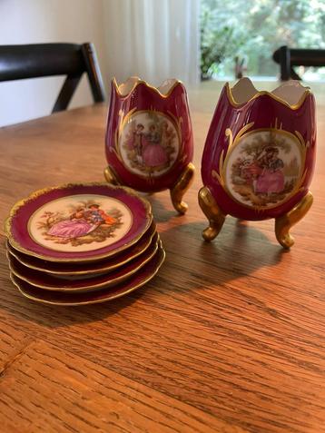 2 Limoges mini-vaasjes in de vorm van een ei + 4 minibordjes beschikbaar voor biedingen