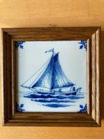 Delfts blauwe tegel met afbeelding van een Skûtsje Makkumer, Ophalen of Verzenden