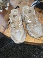 New balance 9060 mushroom 37,5, Ophalen of Verzenden, Zo goed als nieuw, Schoenen